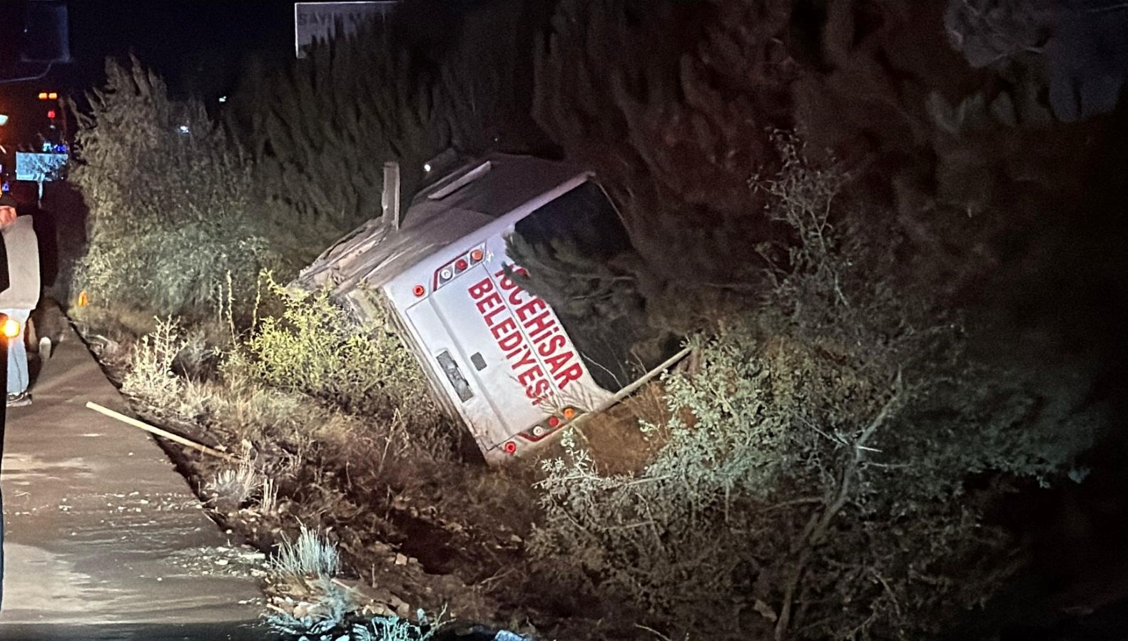 afyonkarahisarda midibus devrildi 12 yarali gN57dysV