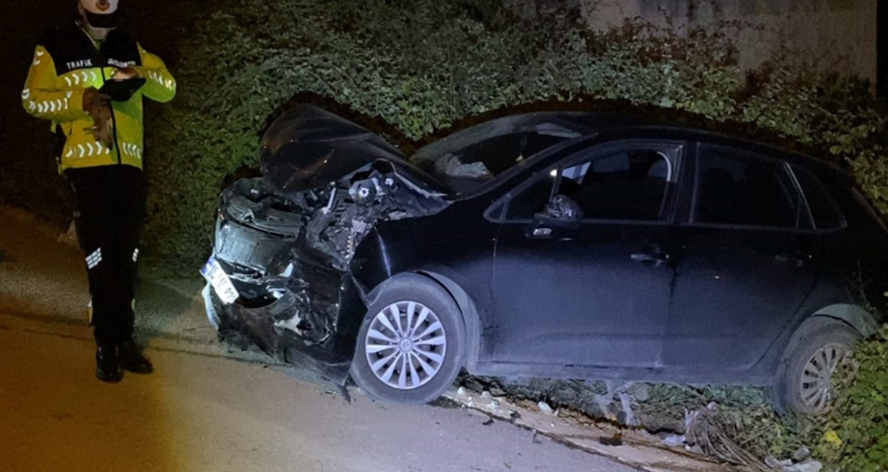 bursada 2 otomobil carpisti 4 kisi yaralandi zbQj8evM