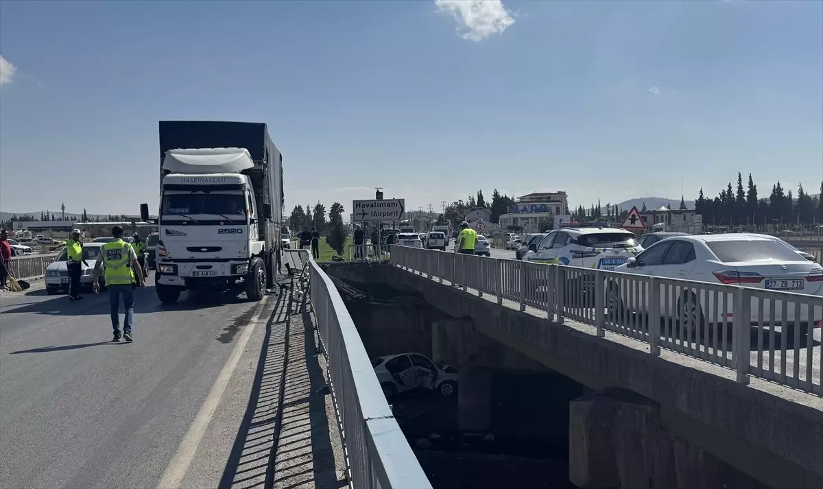 kahramanmarasta tir otomobil carpisti 1 yarali KmucnXVd