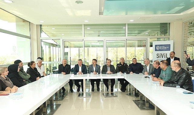 evlerine giremeyen ailelere moral ziyareti HgHVVHyu.jpg