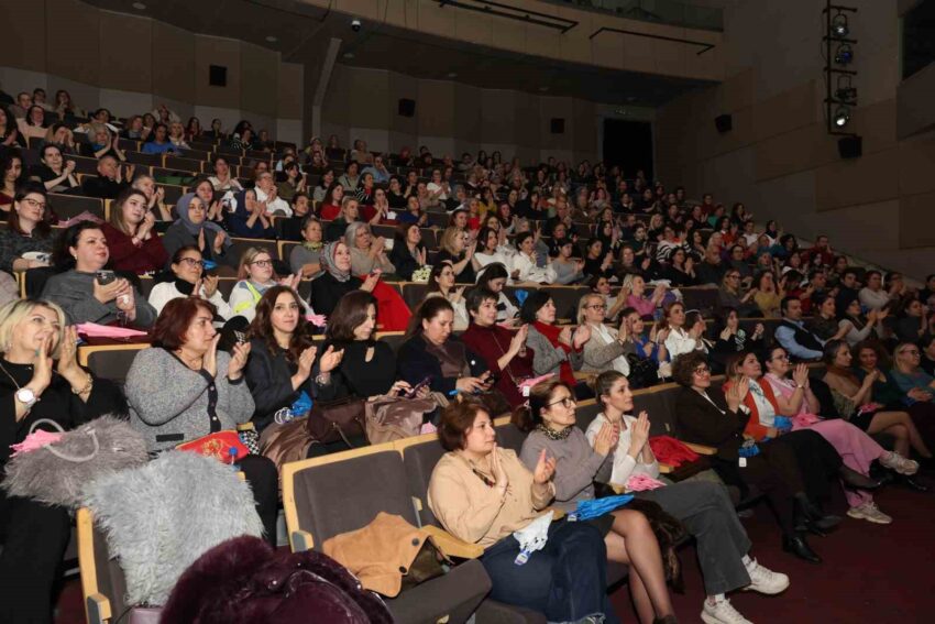 Nilüfer’de 8 Mart Dünya Kadınlar Günü’ne Özel "Yağmur Kadınlar" Müzikali Sahnelendi