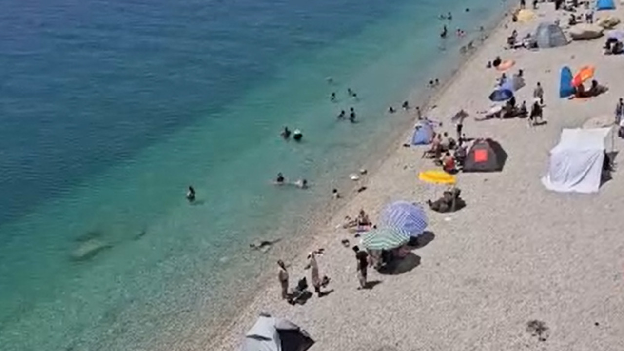 Adilcevaz sahilleri yaz sezonunda tatilcilerin odak noktasi oldu CpiZMBzA