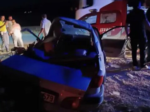 Minibus ile carpisan otomobilin surucusu oldu mZRODaD5